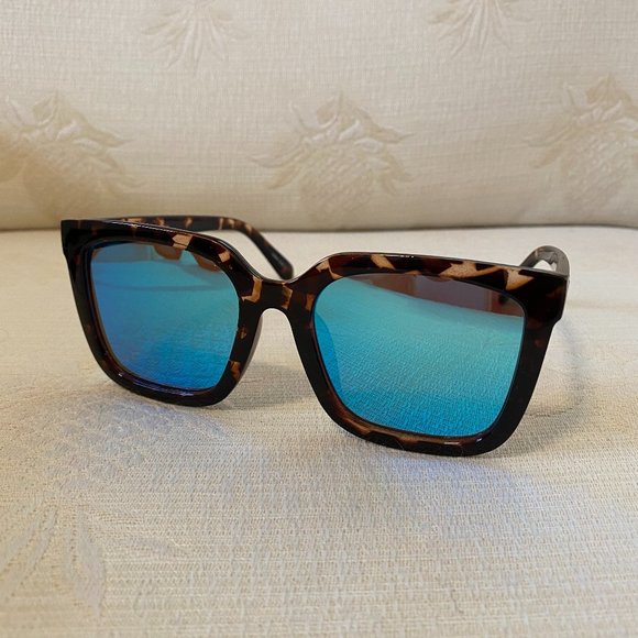 QUAY Australia Genesis Sunglasses